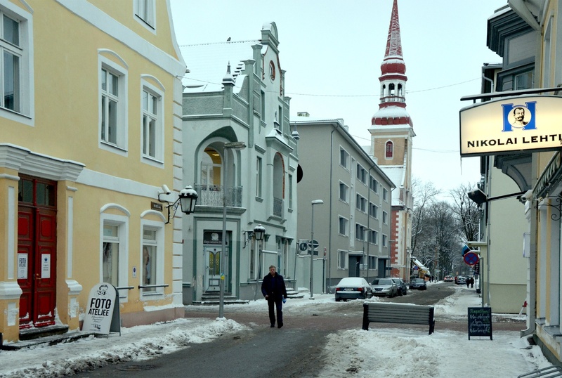 Nikolai Street, behind the left of the Pärnu Elisabeth Church. rephoto