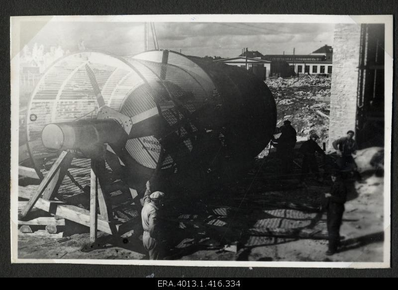 Transportation of the sorter to the factory building in the construction of the Kehra Cellulose factory