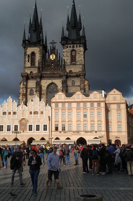 Turistid Praha raekoja platsil rephoto