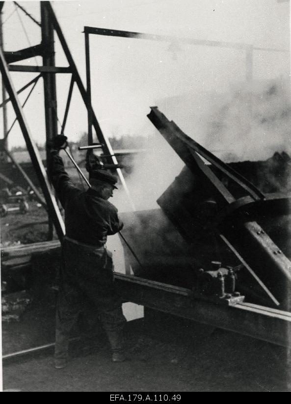 Work operation in Kohtla-Järve kneestone mining.