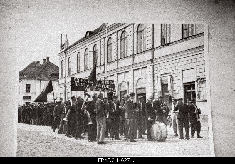 Demonstration in Pärnu 06.07.1940.