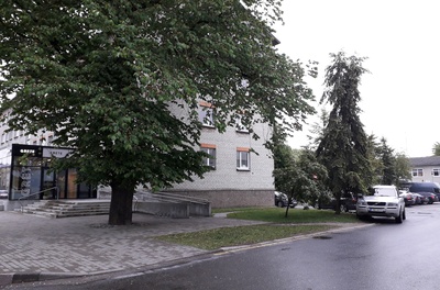 Grupp Kuressaare naisõpetajaid bussijaamas rephoto