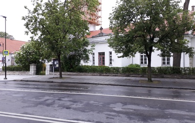 Matuserong Kuressaare kesklinnas kiriku juures rephoto