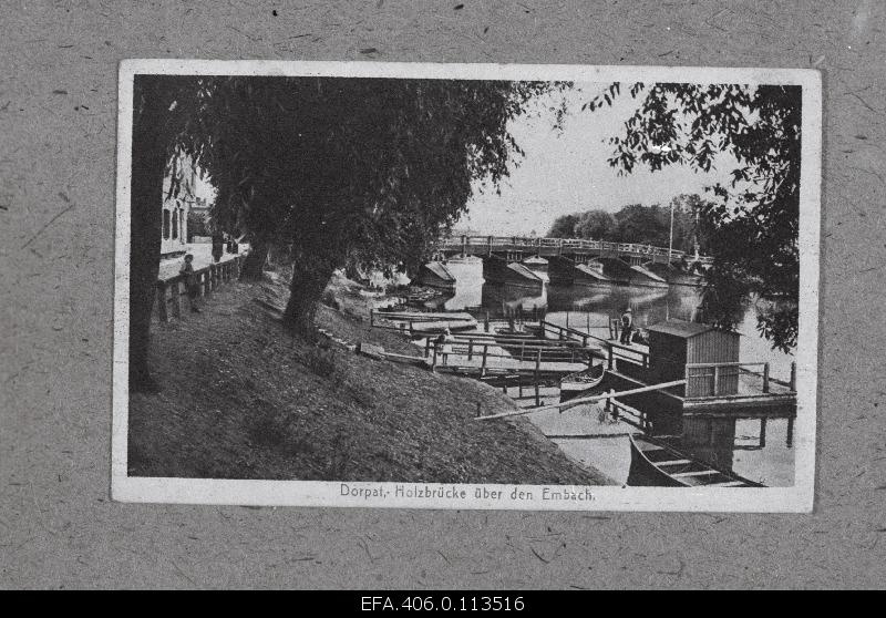 View of the Emajõele and the wooden bridge.