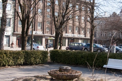 foto, Viljandi, Keskväljak, Tartu tn, purskkaev Tüdruk tuvidega, u 1962 rephoto
