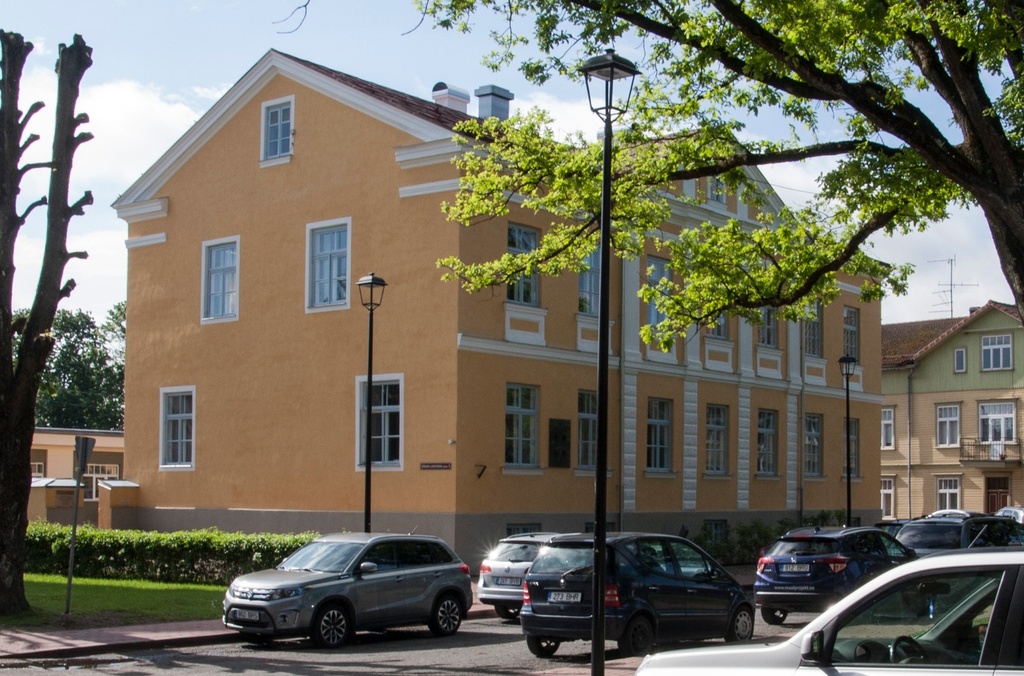 Former Viljandi cruise school, where he has studied h. Wühner, a. Peterson, J. Kunder, V. Reiman, J. Lõo, K. a. Hindrey, J. Köler, h. Kappel, J. Tõnisson, etc. Here is taught by Summer Jaan, V. Blagoveštsenski etc. rephoto