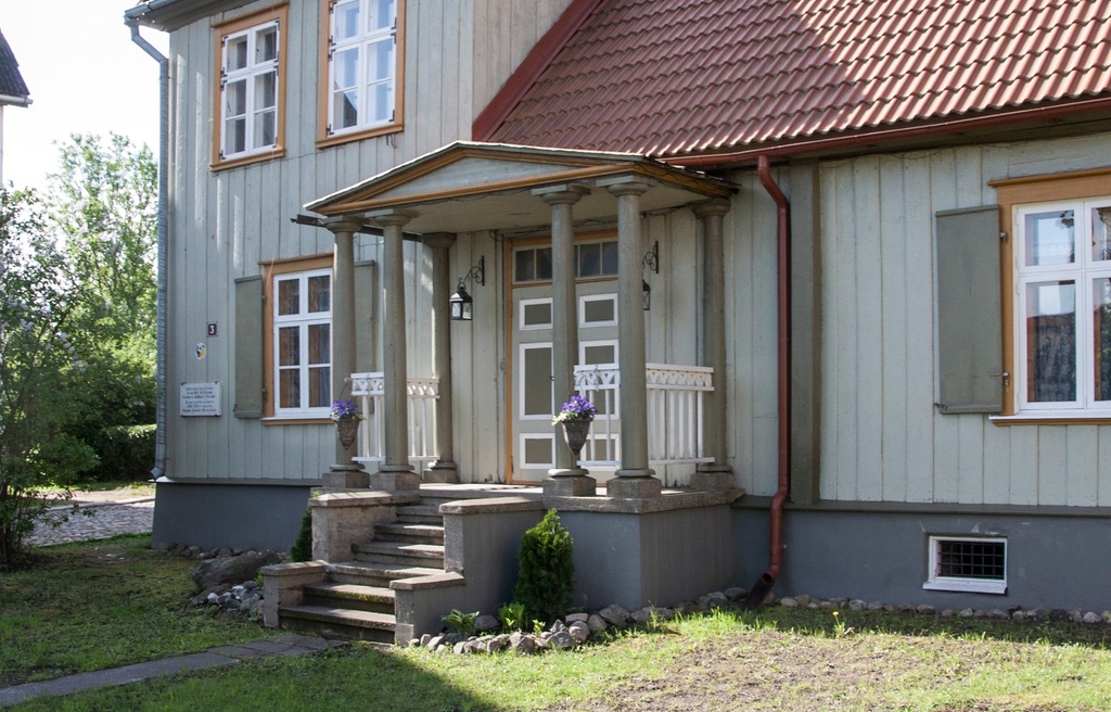 FR. Kuhlbars residence in Viljandi in the years 1862-1924 rephoto