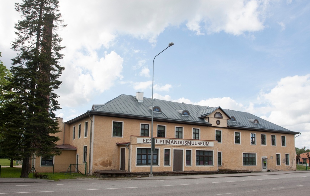 Imavere ühispiimatalituse hoone ja transport rephoto