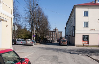 foto Viljandi, Lossi tn poolpõlenud hooned 1946 rephoto