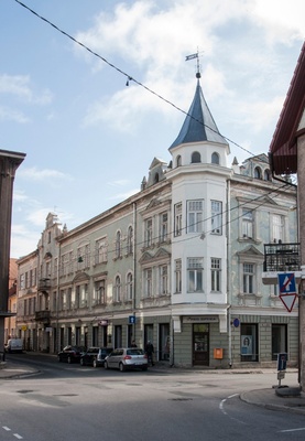 Tartu and Lossi Street crossing place. rephoto