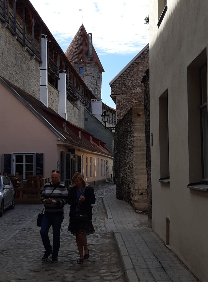 Tallinn, Muüürivahe Street. rephoto
