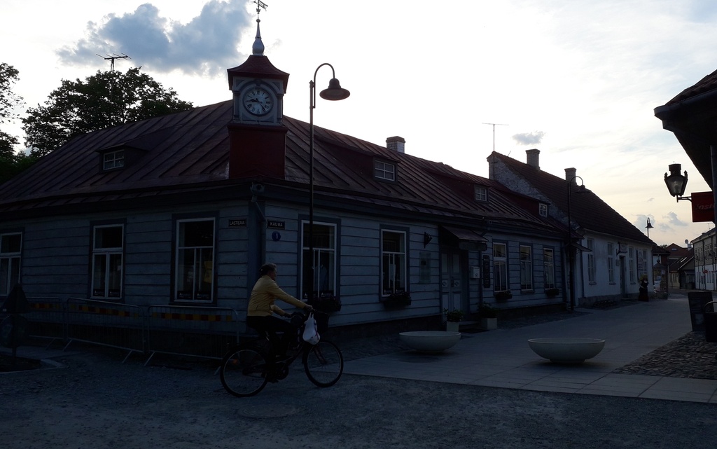 Kingissepa (Kuressaarre) city center : Lastreaia and 1 May street corner rephoto