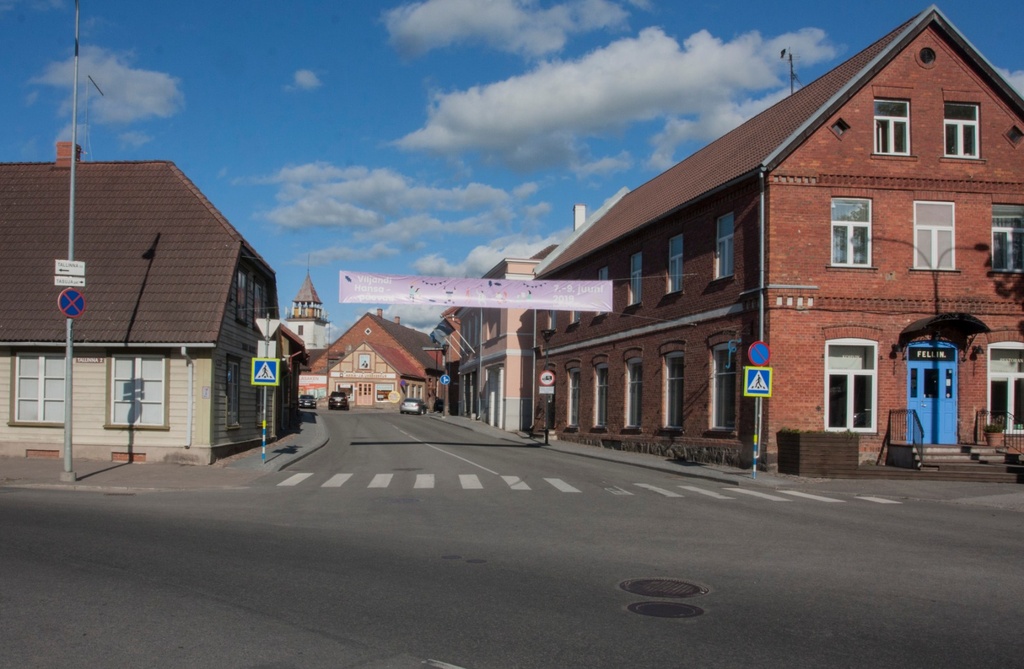 trükipostkaart, Viljandi, Tallinna-Kauba tn ristmik, Kauba tn algus, paremal Rotermann'i kaubamaja u 1905 F J. Riet rephoto