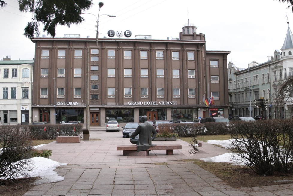 foto, Viljandi, Keskväljak, Tartu tn 11 hoone, 1957 F H.Riet rephoto