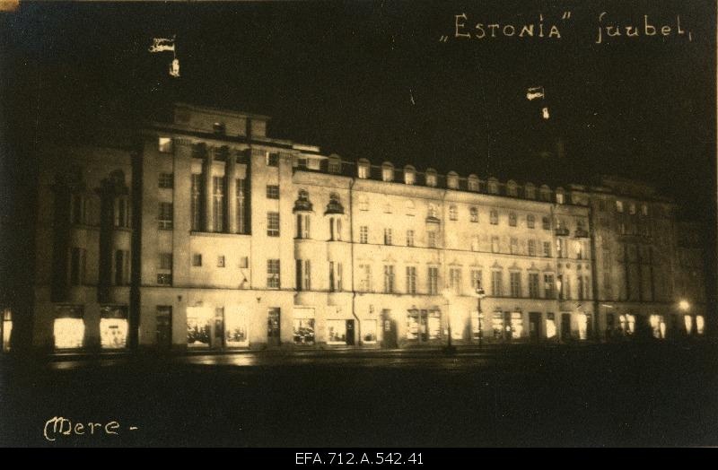 Vaade Estonia teatri tagumisele küljele.