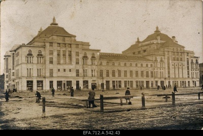 Vaade Estonia teatri tagumisele küljele ja turuplatsile.  duplicate photo