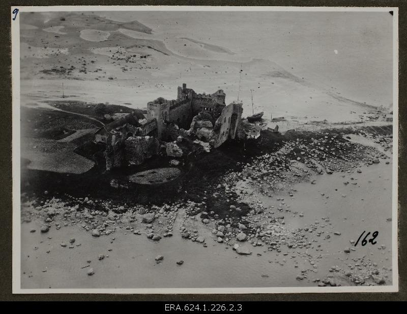 View of the air [Toolse] castle ruins; photo 1. Number of photo positives in the air force auction