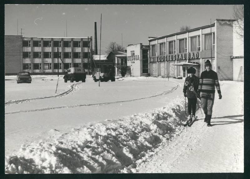 Photo, Mõisaküla keskväljak