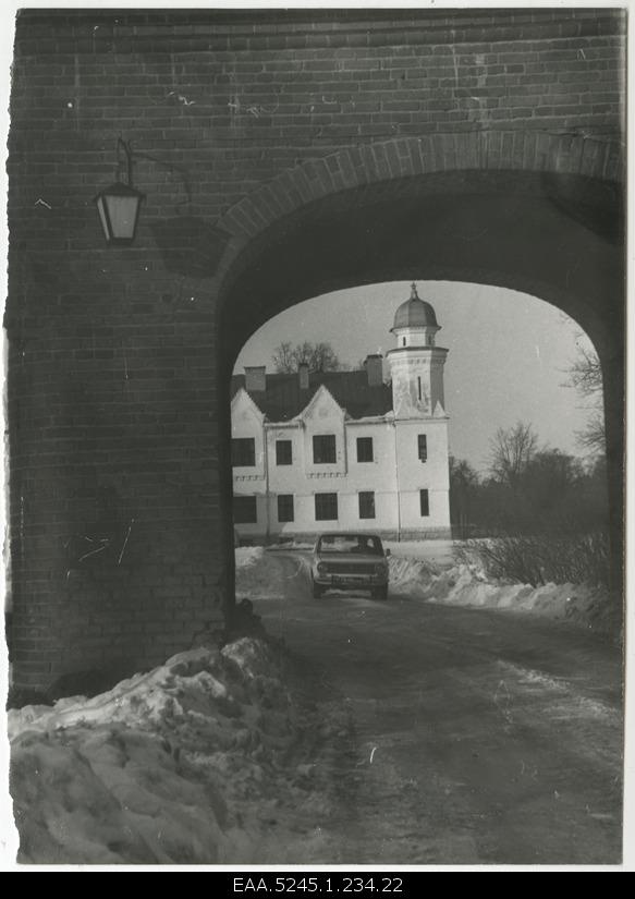 View of Alatskivi Castle at the entrance to the courtyard
