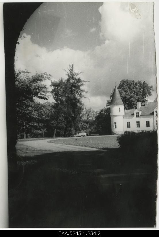 Alatskivi Castle and its surroundings