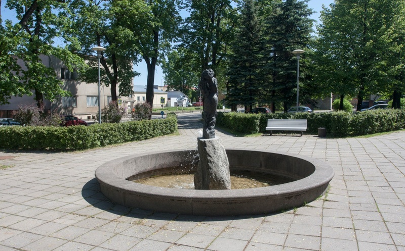 fotopostkaart, Viljandi, Lastepark, ümar purskkaev (avati 1912), u 1915 foto J. Riet rephoto