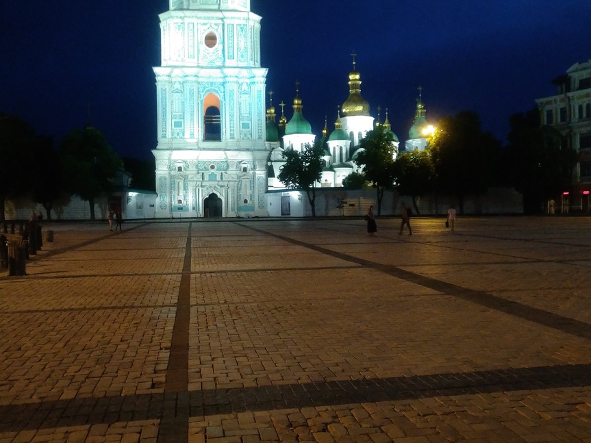 [german officers gathered near St. Sophia Cathedral, Kiev] rephoto