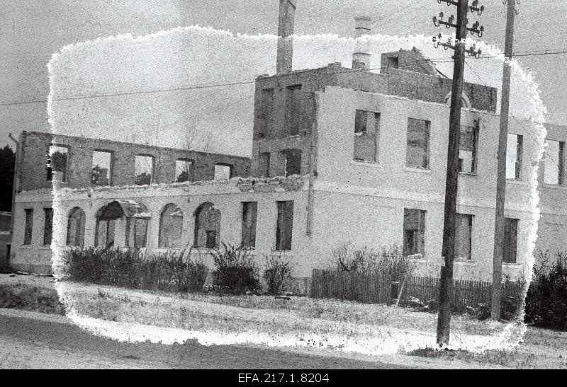 The ruins of the primary school of Elva.