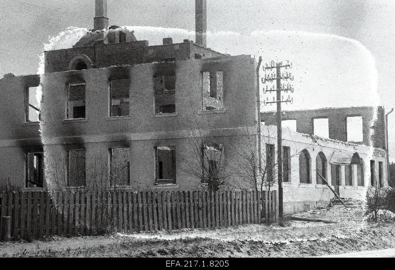 The ruins of the primary school of Elva.