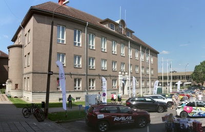 foto, Viljandi, adminhoone, Nõukogude väljak (Vabaduse plats), 1961, foto A. Kiisla rephoto
