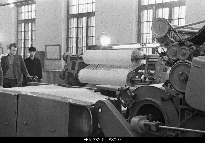 Cotton combining White Manufactory Uncookable Clothing Machines.