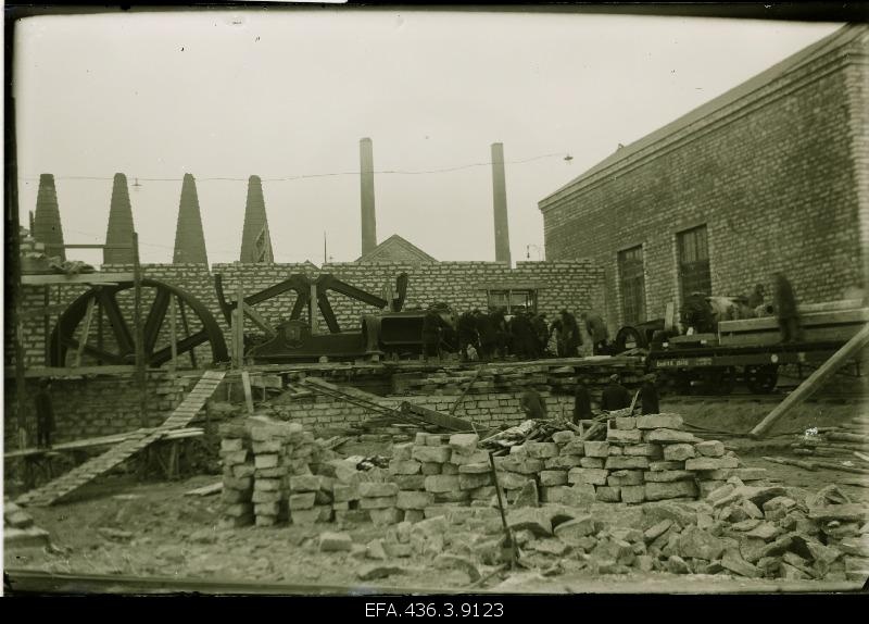 Construction of the Port-Kunda steam engine room of the cement factory.