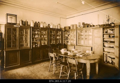 Room of experiments and collections in physics at the Tallinn Technical Chemical Laboratory.  duplicate photo
