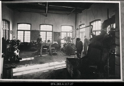 Installation of steam engines at the thermal power laboratory of Tallinn Tehnikami.  duplicate photo