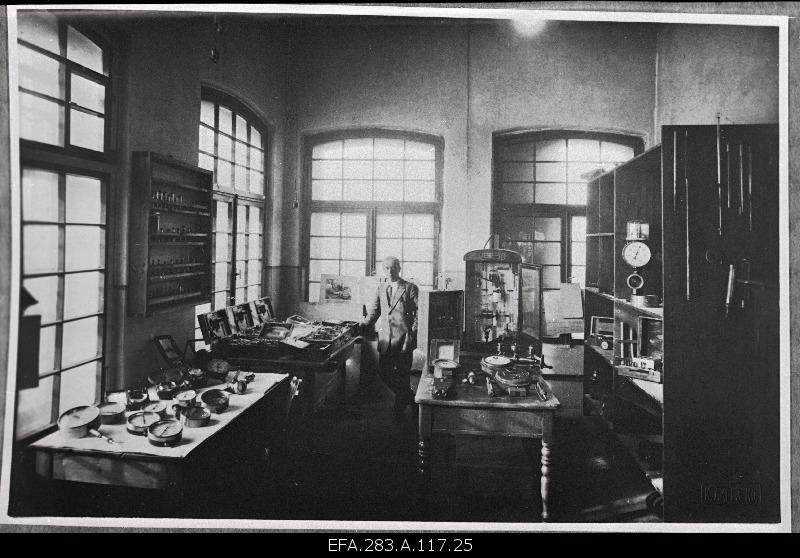 Collection of measuring instruments at the heating force laboratory of Tallinn Tehnikam.