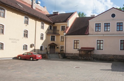 foto, Viljandi muuseum, õu, hooned, tellingud, juuli 1993, foto E. Veliste rephoto
