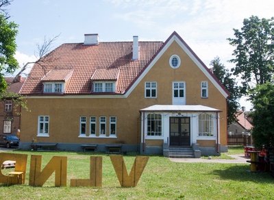 fotonegatiiv, Viljandi, Pikk tn 4 Oskar Christian Gableri maja aia poolt 1910 foto J. Riet rephoto
