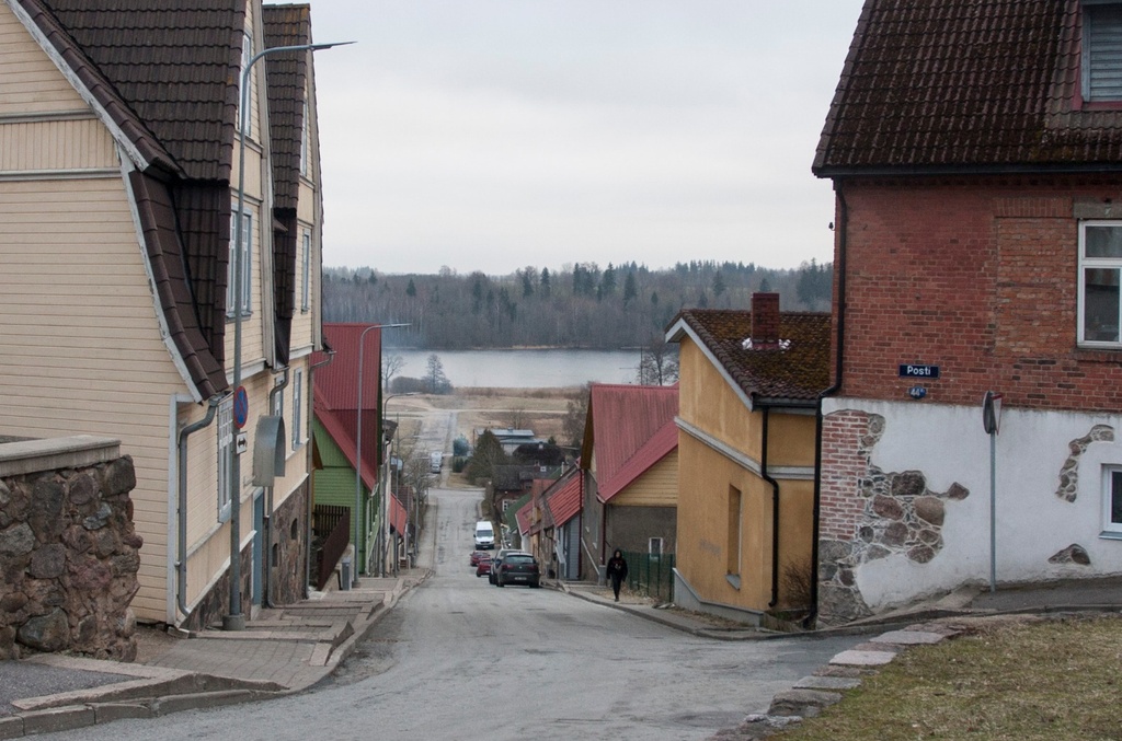 About 1970 Viljandis on the cross of Post and Kõrgemägi. rephoto
