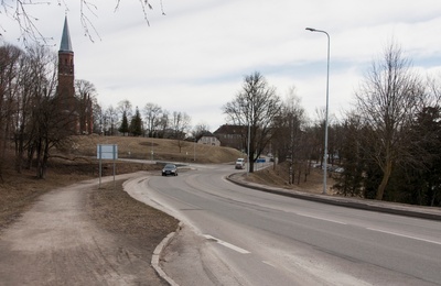 trükipostkaart, Viljandi, Vaksali tee, eemal Pauluse kirik u 1910, koloreeritud rephoto