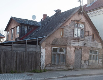 foto Viljandi, Posti tn 15 b, siin olnud E. Hunt'i trükikoda, ajalehe Töörahva Hääl talitus, 1964 F A. Kiisla rephoto