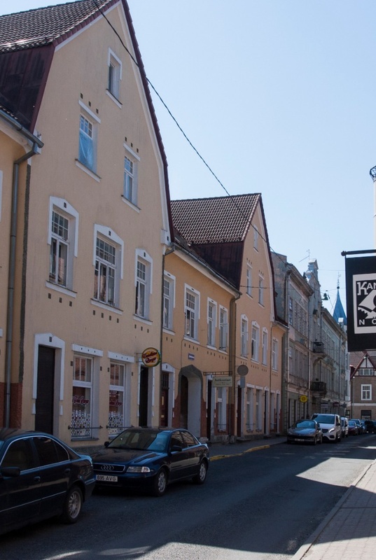 fotonegatiiv, Viljandi, Lossi tänav (kohviku vastasmajad) rephoto