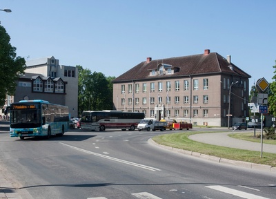 foto, Viljandi, Nõukogude väljak (adminhoone), Tallinna-Vaksali ristmik, 09.1960 F A. Kiisla rephoto