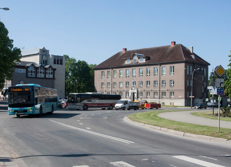 foto, Viljandi, Nõukogude väljak (adminhoone), Tallinna-Vaksali ristmik, 09.1960 F A. Kiisla rephoto