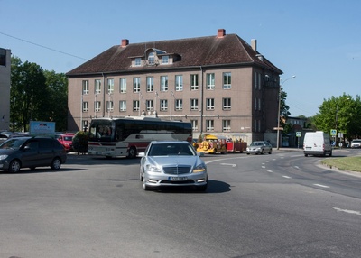 fotopostkaart, Viljandi, Vabaduse plats, Eesti Panga Viljandi osakonna hoone,  hobuvankrid, inimesed, 1929, foto J. Riet rephoto