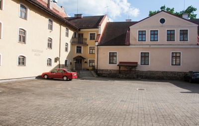 foto, Viljandi muuseum, lammutus-ehitus, mikrobuss, õu, 1993 rephoto