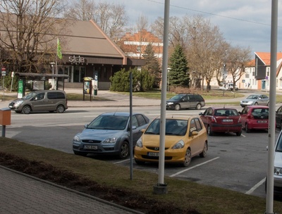 foto, Viljandi, oktoobripühad, 1977; kolonnid: KEK, MEK, II keskkool (vene k), foto L. Vellema rephoto