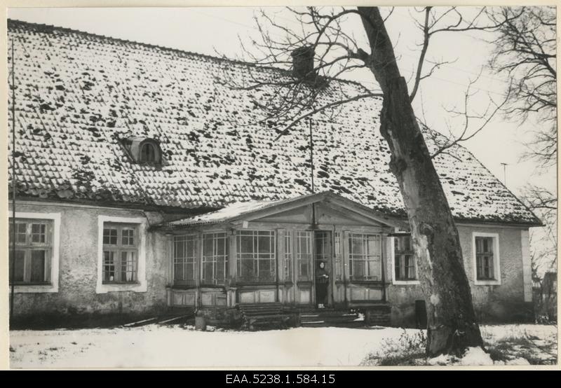 Lüganuse Church Manor
