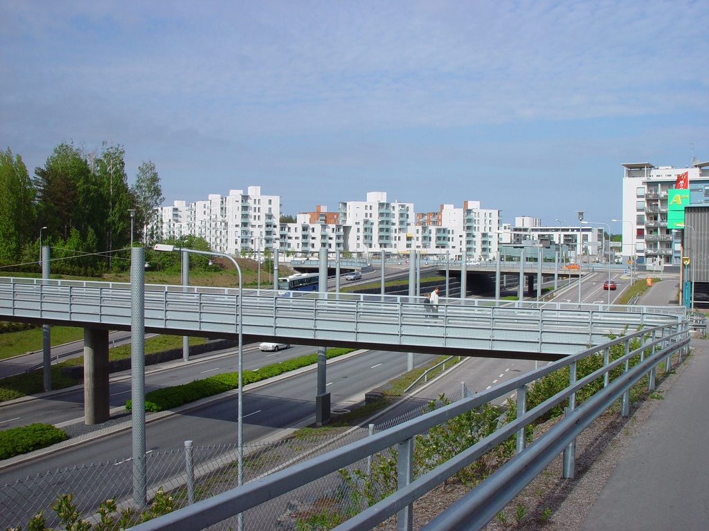 Vuosaari vuonna 2002. Kallvikintien, Kaivonkatsojantien ja Vuotien risteys.