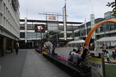 Itiksen kauppakeskus, Tallinnanaukio 3 ja 10, Itäkeskus. rephoto
