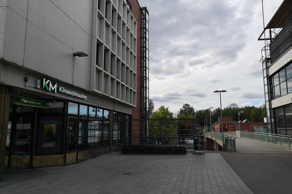 Vasemmalla Tallinnanaukio 6, Itäkeskus rephoto