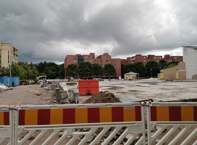 Pasila, Länsi-Pasila. Maistraatinkatu 1:n rakennustyömaa.  Taustalla Pasilan puistotie 6. rephoto